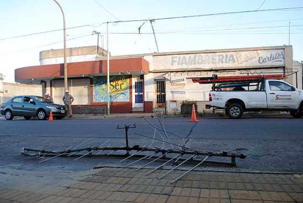 Se cay� una antena y dej� sin luz a un sector de Pueblo Nuevo