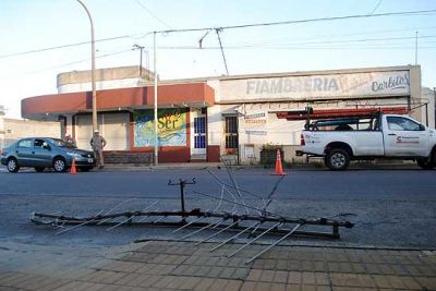 Se cay� una antena y dej� sin luz a un sector de Pueblo Nuevo