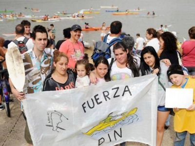 Sigue internado el kayakista Angel Santos, atropellado por una lancha en el Paran�