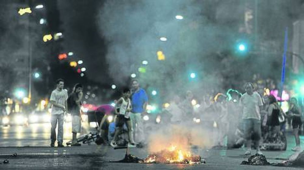Estudian aumentos en las tarifas de luz, gas, agua y ferrocarriles