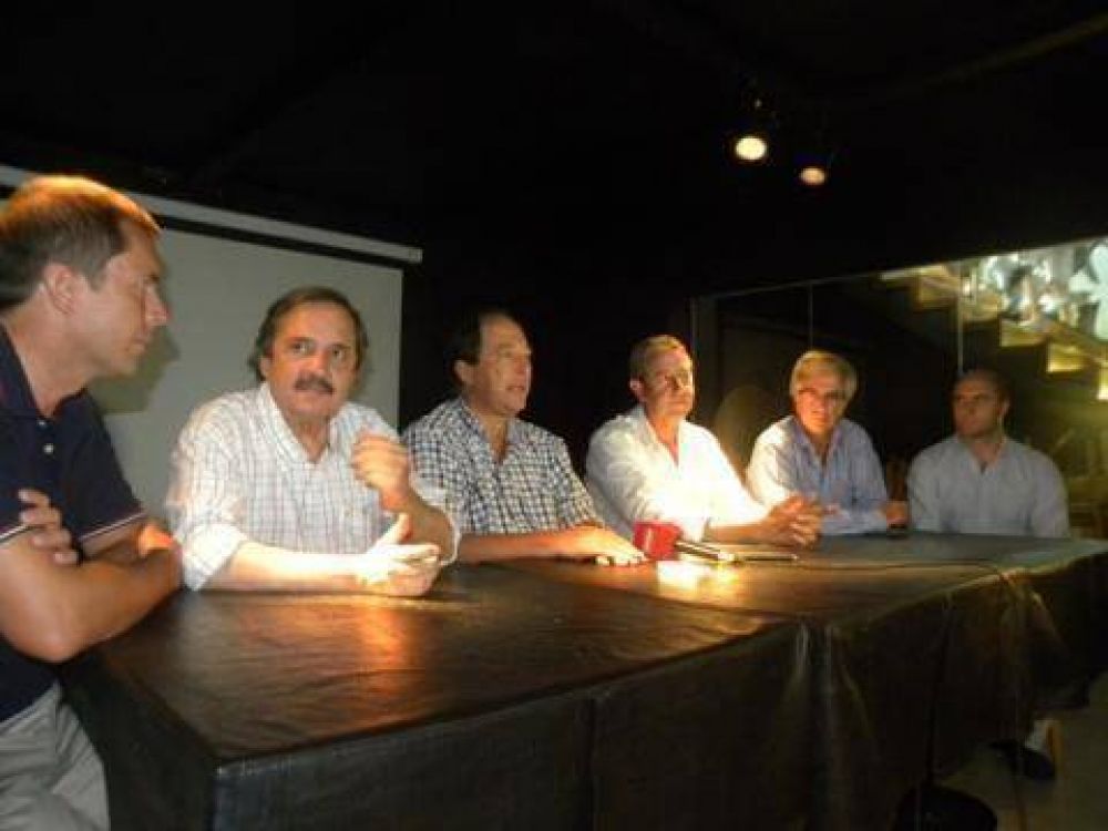 Alfons�n, Cobos y Sanz juntos en Bragado