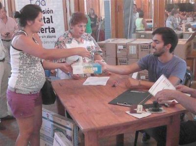 Se entregaron, ayer, en el Sal�n Blanco, 515 decodificadores y antenas de la Televisi�n Digital Abierta