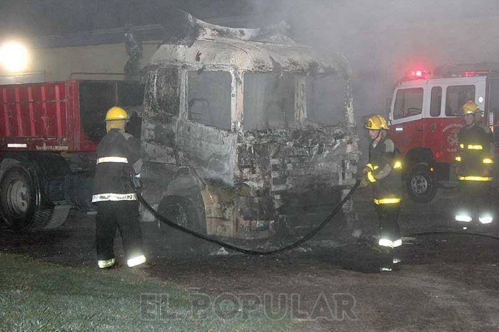 Incendio de un cami�n con p�rdidas totales