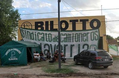 Bloqueo de camioneros por el despido de un trabajador