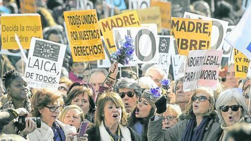 Masiva protesta en Madrid contra la reforma del aborto