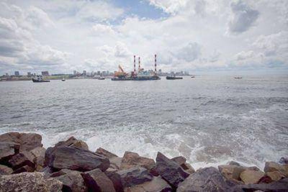 Ya est� en la ciudad la draga que realizar� obras en el puerto