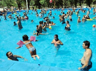 M�s de 200 mil personas disfrutan de las piletas municipales este verano
