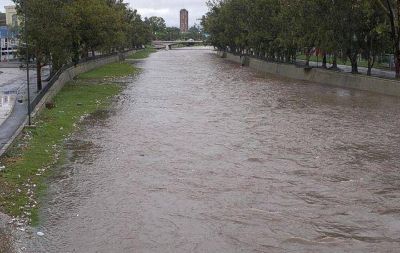 Llueve en C�rdoba y rige una alerta por tormentas fuertes
