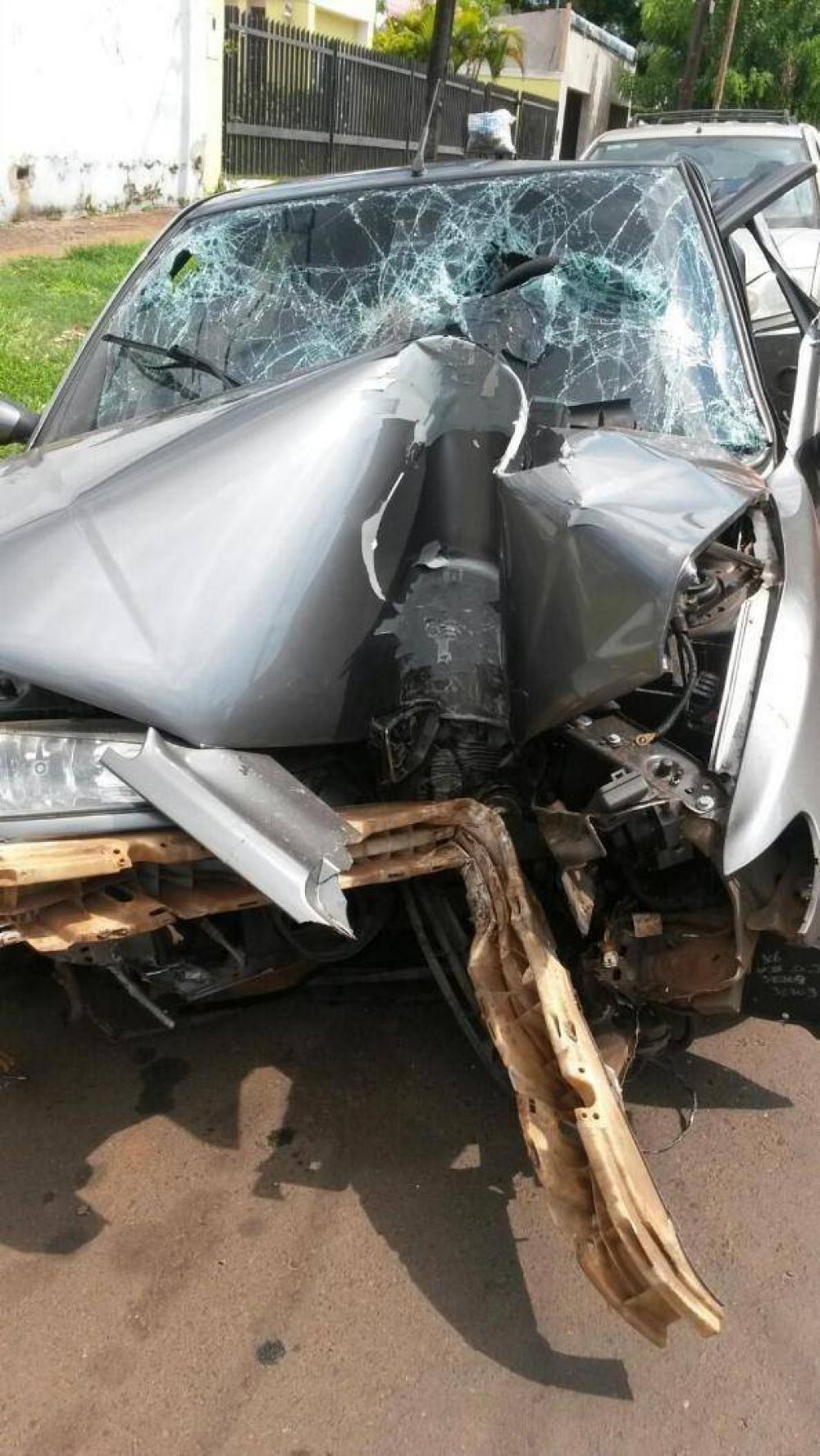 Muri� el conductor de un auto que choc� en la Costanera 