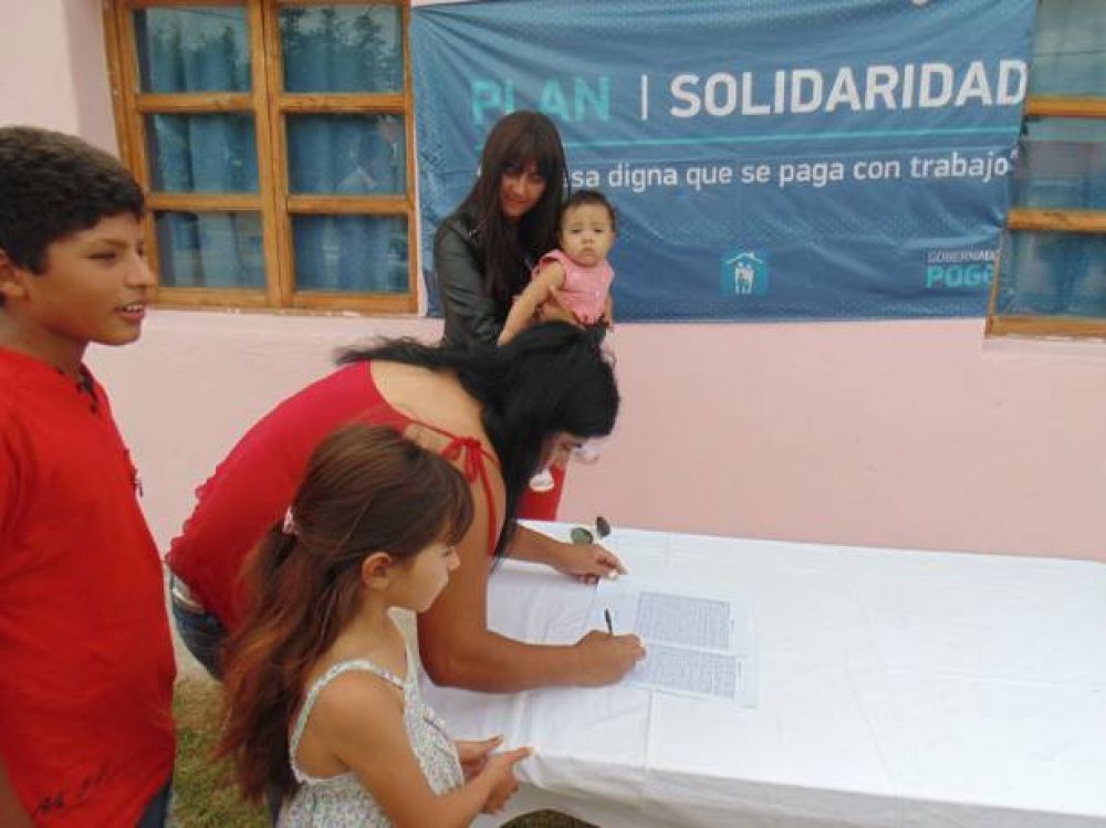Entregaron la vivienda 3.100 y visitaron otras en construcci�n 