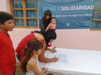 Entregaron la vivienda 3.100 y visitaron otras en construcci�n 