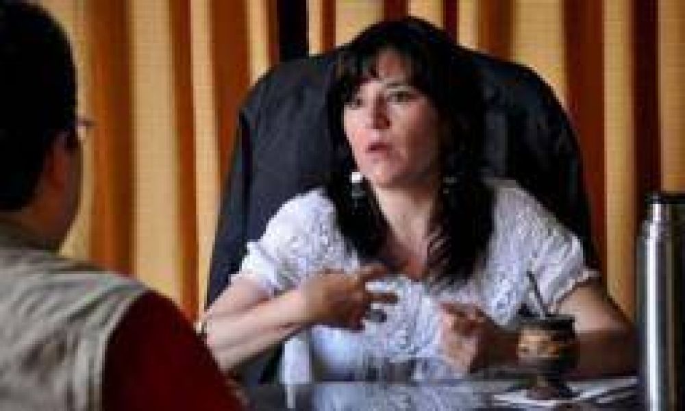 El radicalismo considera �una burla� el incremento de sueldos