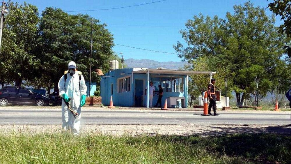 Realizan fumigaciones en zona del control policial