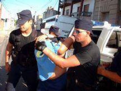 Salta: La Polic�a redujo a un hombre que tom� por reh�n a una adolescente y ped�a $5000