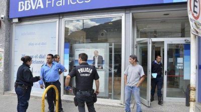 No pudo sacar dinero y provoc� da�os en un cajero autom�tico 
