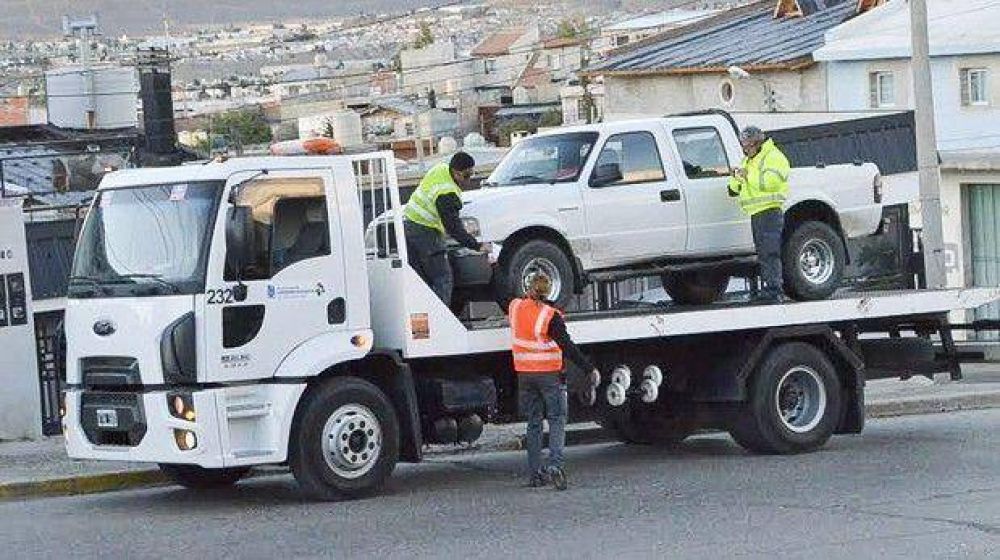 Casi atropellan a inspectores y polic�as 