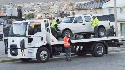 Casi atropellan a inspectores y polic�as 