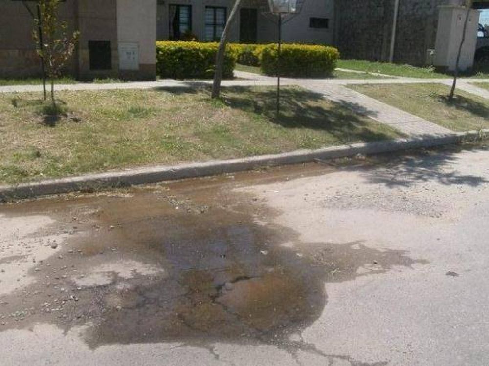 Lomas de Taf�: cloacas colapsadas y rotura de carteles nomencladores