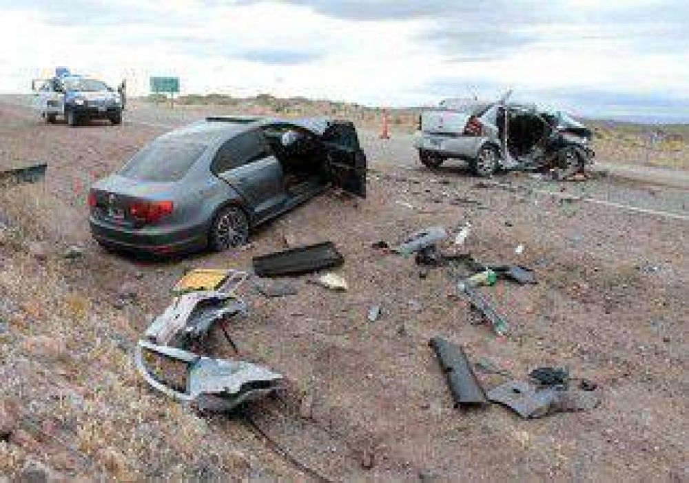 Tres muertos y dos heridos graves tras un choque frontal en la Ruta 237  