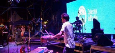 R�os se queja porque tiene que pagar deudas, pero gasta fortunas en "festival de rock GRATUITO"	