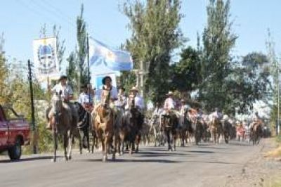 Numerosa cabalgata gaucha en honor al Gaucho Jos� Dolores