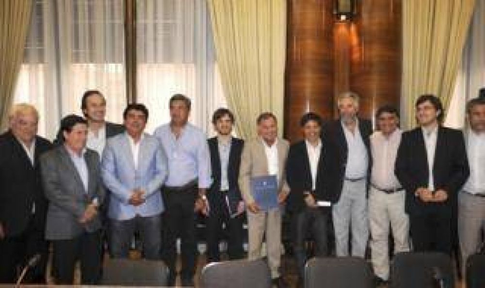Precios Ciudadanos: Kicillof y Capitanich firmaron convenio con intendentes de la FAM