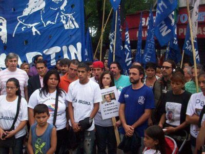 Centenares de militantes y pol�ticos recordaron el 3� anivesario de la Masacre de La Carcova