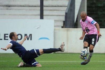 F�nix se qued� y Acassuso aprovech�