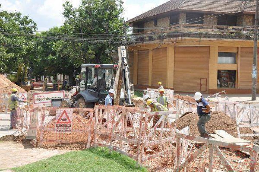 Echeverr�a: Contin�an las obras para ampliar las redes de agua y cloacas en el distrito