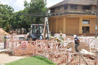 Echeverr�a: Contin�an las obras para ampliar las redes de agua y cloacas en el distrito