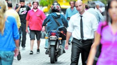 Cada vez circulan m�s motos y crece el riesgo de accidentes