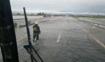 Temporal: Liberaron el corte en Ruta 9 a la altura de Ramallo y rige el alerta por nuevas lluvias