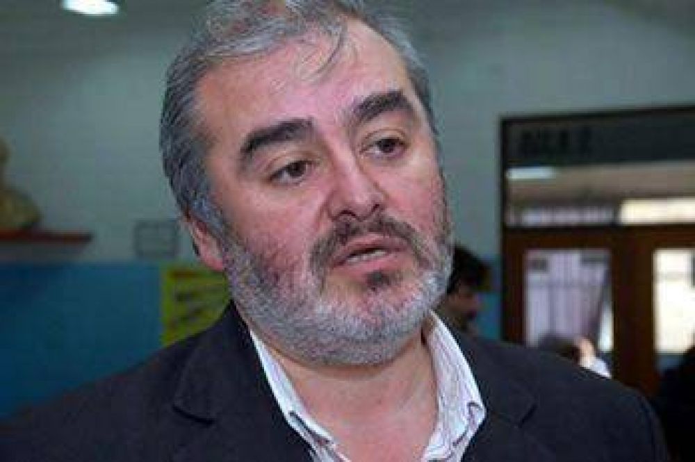 CONFIRMARON A RUB�N Z�RATE COMO MINISTRO DE EDUCACI�N DE LA PROVINCIA