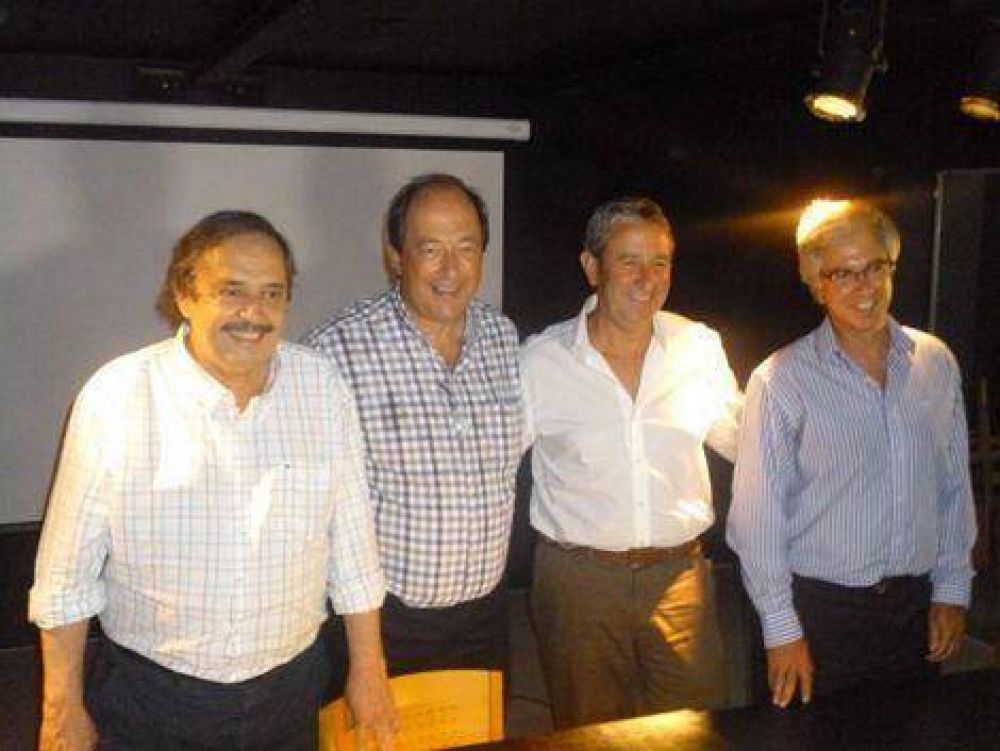 Varios dirigentes locales y nacionales asistieron a una reuni�n de la UCR en Bragado 