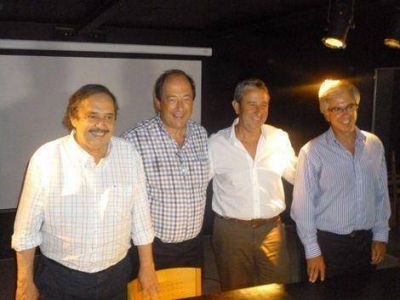 Varios dirigentes locales y nacionales asistieron a una reuni�n de la UCR en Bragado 