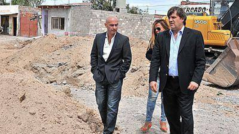 Comenzaron las obras de asfalto en el Moreira II del plan �M�s Cerca, M�s Municipio�