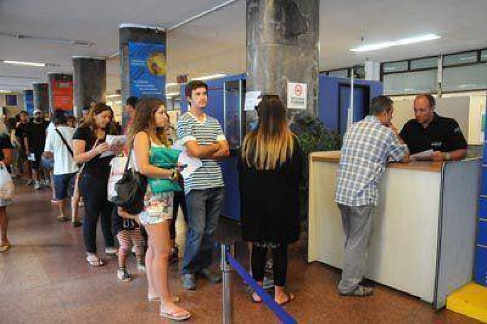 Largas colas en el Correo para retirar env�os de China y EEUU