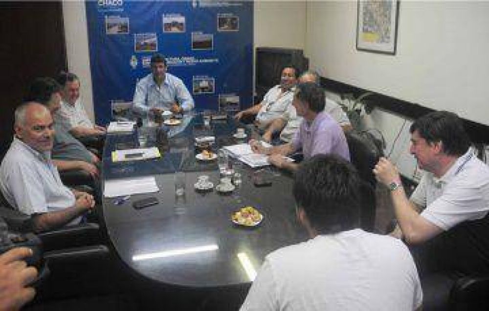 Gobierno y sectores de la construcci�n coordinaron �precios protegidos� y analizaron obras para 2014