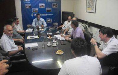 Gobierno y sectores de la construcci�n coordinaron �precios protegidos� y analizaron obras para 2014