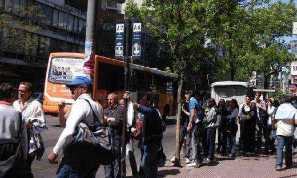 Con rechazo popular y movilizaci�n, se aprobar� hoy aumento del boleto