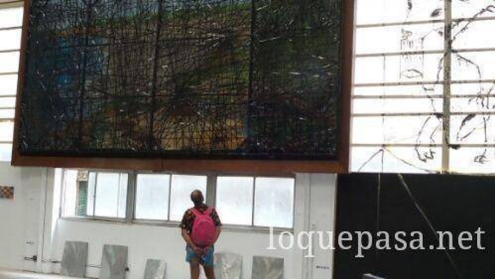 Arte en el hall municipal: �Le pagaron 15 mil pesos a una persona que no es ninguno de los expositores�