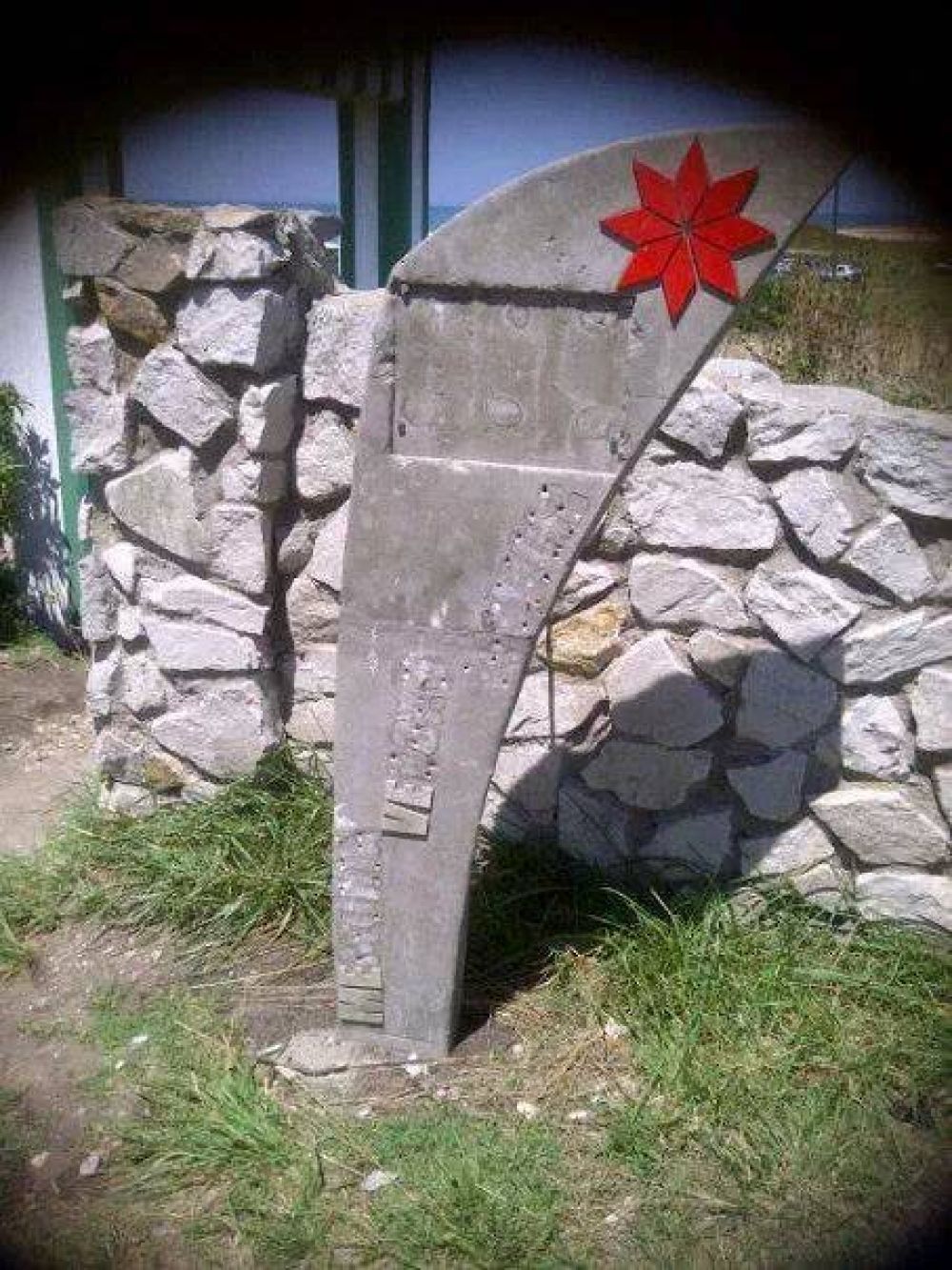 Atentaron contra el monumento a la �Memoria, Verdad y Justicia� de Luna Roja