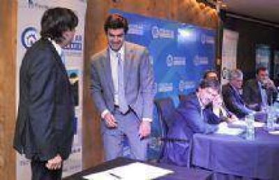 El Gobernador Urtubey firm� la adhesi�n de Salta al programa de precios para Pro.Cre.Ar