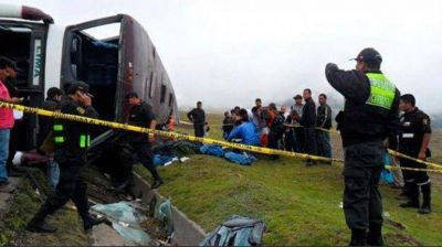 Al menos 8 muertos y 25 heridos en un tr�gico accidente en Per�