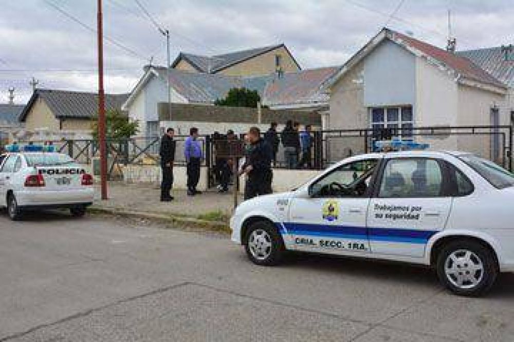 Allanan dos viviendas donde fueron encontrados elementos robados