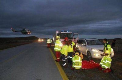 Dos carabineros sufrieron lesiones en un vuelco