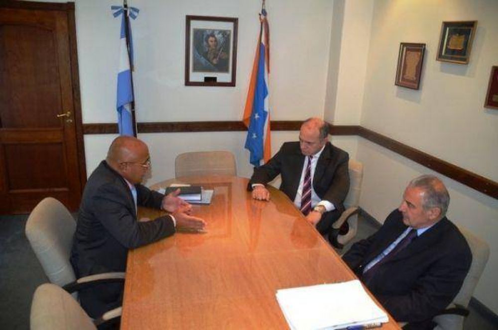 Gremio judicial amenaz� con paro y fue recibido por el Superior Tribunal