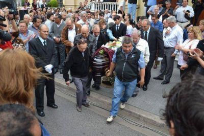 Conmoci�n por la profanaci�n de la tumba de Don Salvador Miqueri