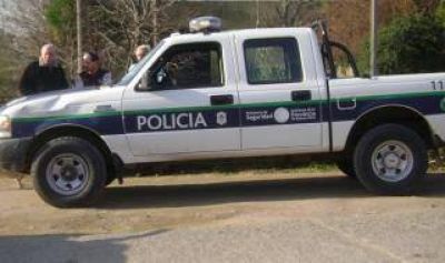 Dos polic�as recibieron una paliza por varios vecinos de Los Hornos