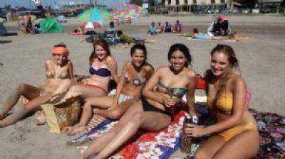 Sanjuaninas emancipadas disfrutan �solas� de las playas serenenses